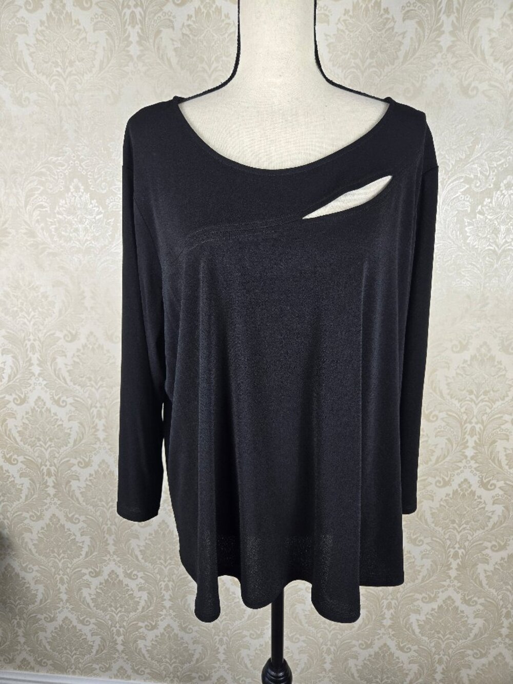 C Est 1946 Size 18/20W Black Blouse Cutout Accent 3/4 Sleeve Scoop Neck Flirty